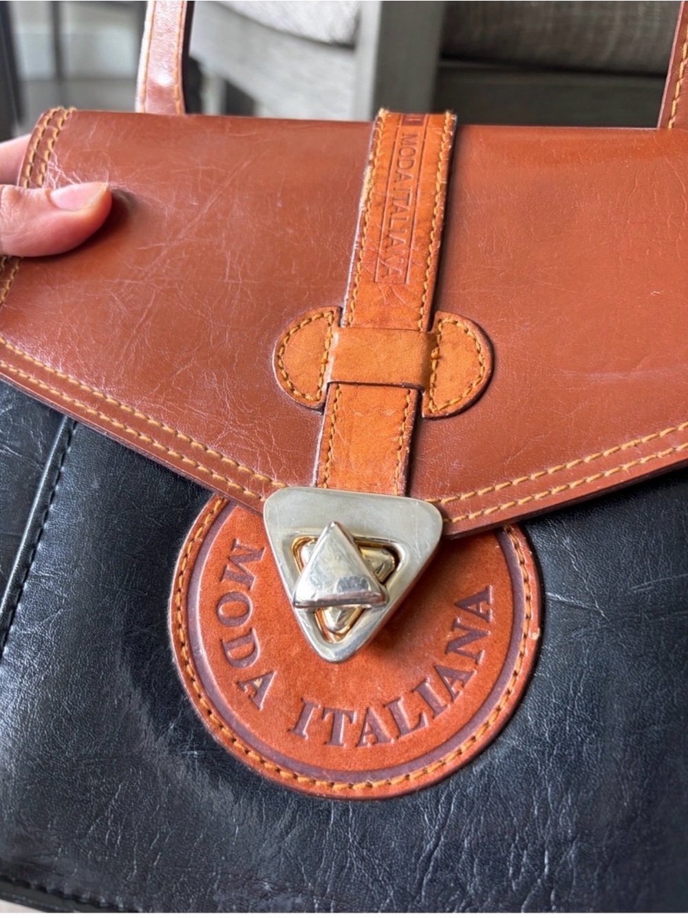 Moda Italiana Cross-Body Bag - Picture 2 of 6